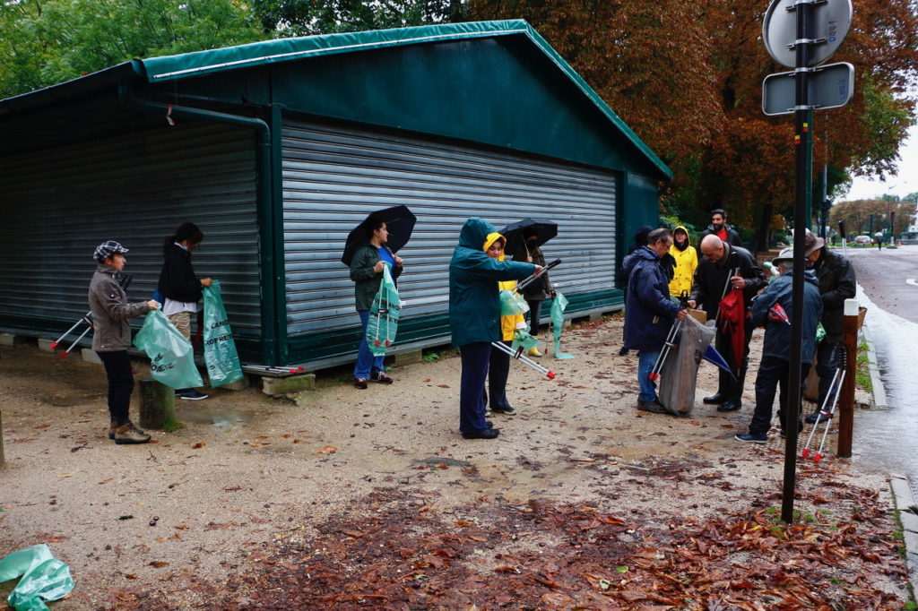 Opération Volontaires à Paris - nettoyage des berges des lacs du Bois de Vincennes- Paris